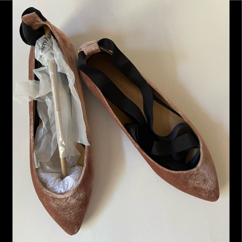 Banana Republic velvet ballet flat